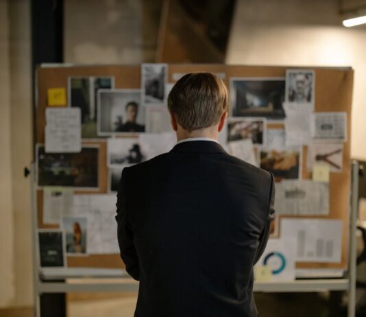 Jakie konsekwencje grożą za nielegalne śledzenie osoby – sankcje, prawa, przykłady